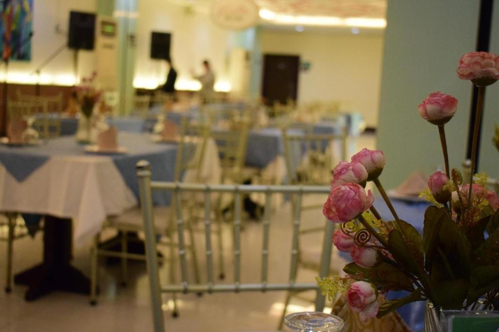 Vista Hotel Cubao Quezon City Exteriér fotografie